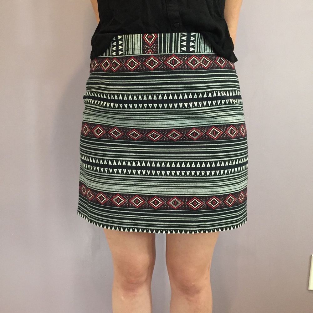 *Closet clear out LAST CHANCE* Printed business skirt